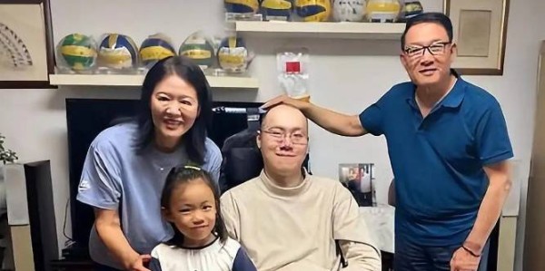 九游体育APP-瘫痪19年汤淼现状：母亲妻子均已改嫁，9岁女儿很可爱，郎平多次探望|周苏红|排球|中国男排|人生|前妻_新浪新闻