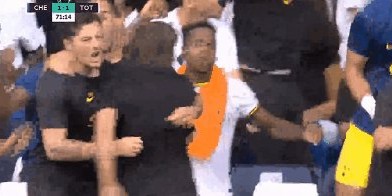 九游体育-图赫尔：握手时应该看着对方眼睛 但孔蒂不这么想