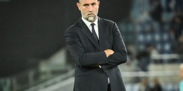 九游体育-邮报：英超官推发文调侃热刺，被骂后删除动态