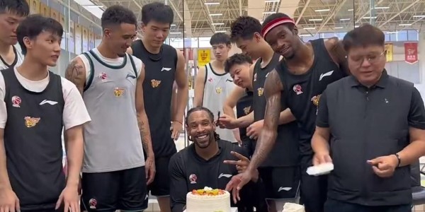 九游体育-广东队最新消息！杜锋保不住萨林杰，朱芳雨瞄准两大新内线！