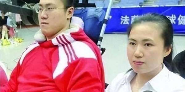 九游体育APP-瘫痪19年汤淼现状：母亲妻子均已改嫁，9岁女儿很可爱，郎平多次探望|周苏红|排球|中国男排|人生|前妻_新浪新闻