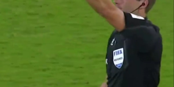 九游体育-输不起!拳打拜合拉木越南球员向球迷道歉,未向拜合拉木和国足致歉